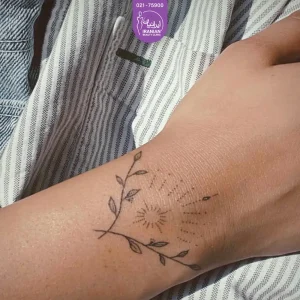 عکس تاتو گل روی مچ دختر - پاک کردن تتو