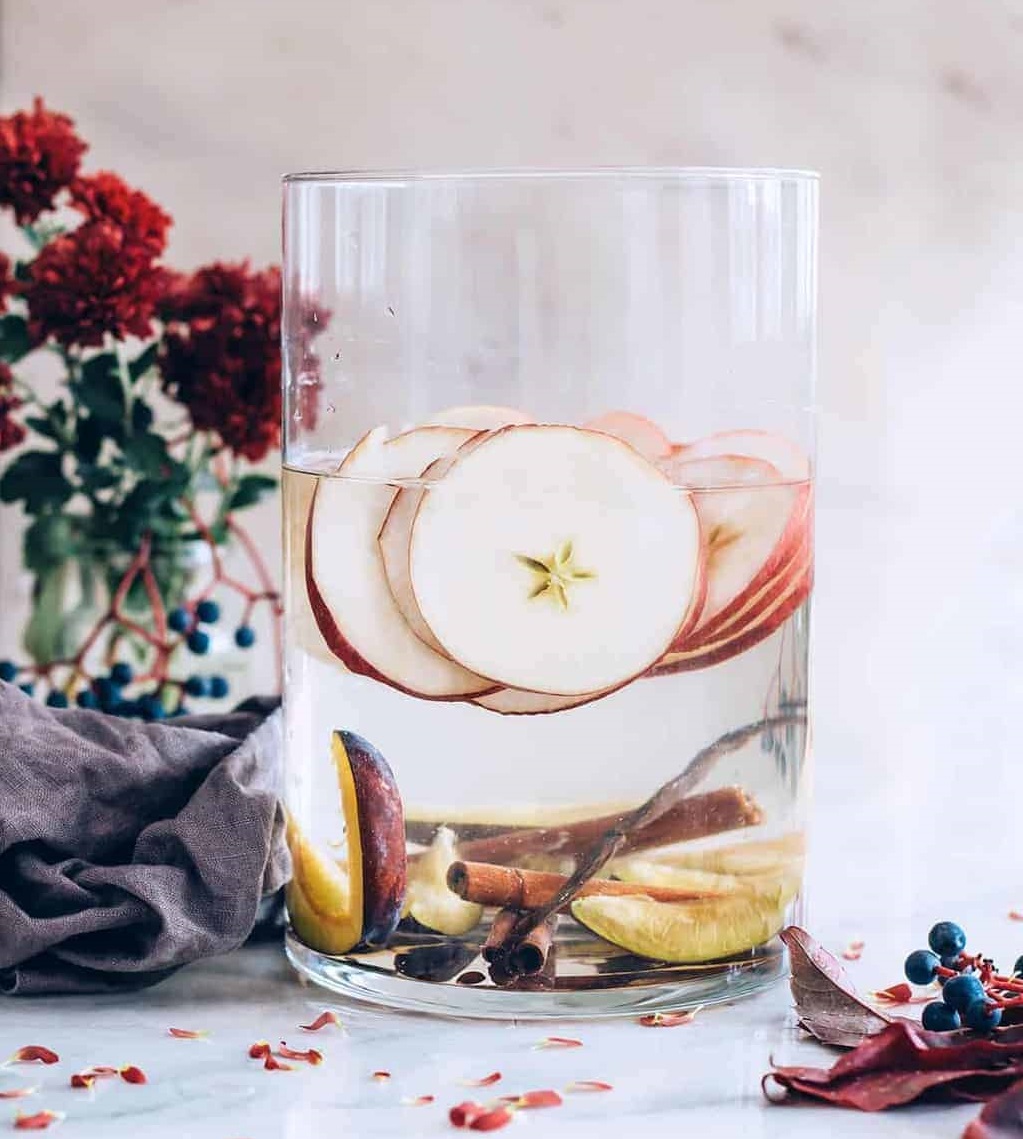 دمنوش سیب - دتاکس واتر سیب و دارچین