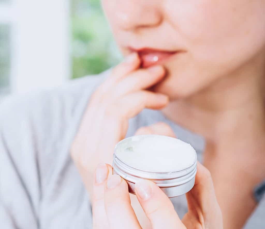 مرطوب کننده ی لب - بالم لب خانگی