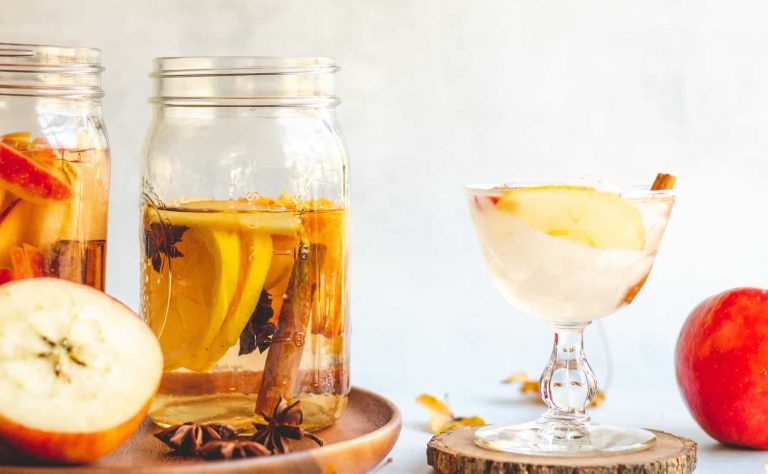 دتاکس واتر سیب و دارچین