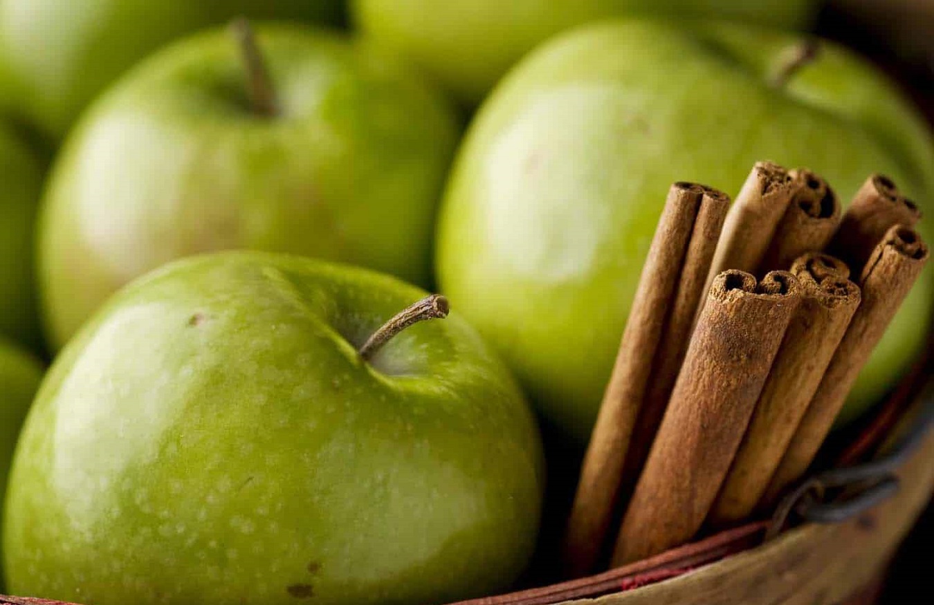 سیب سبز و دارچین - دتاکس واتر سیب و دارچین