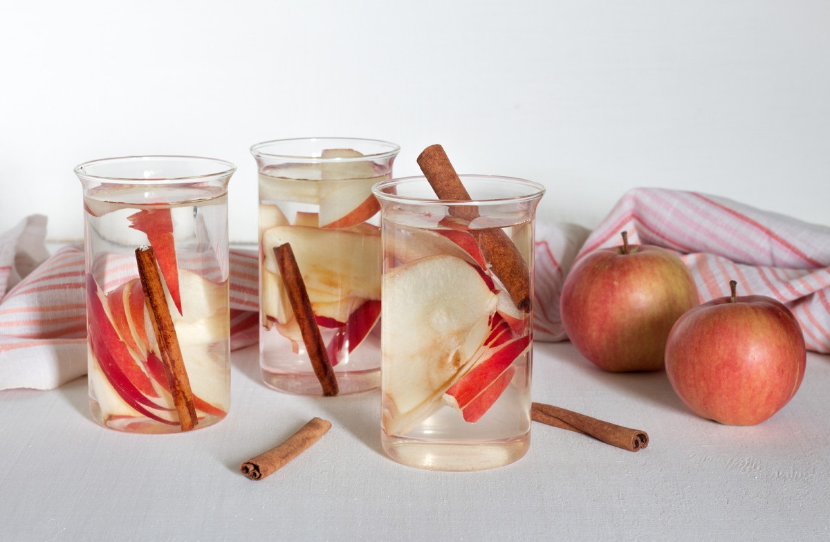 دمنوش سیب و دارچین - دتاکس واتر سیب و دارچین