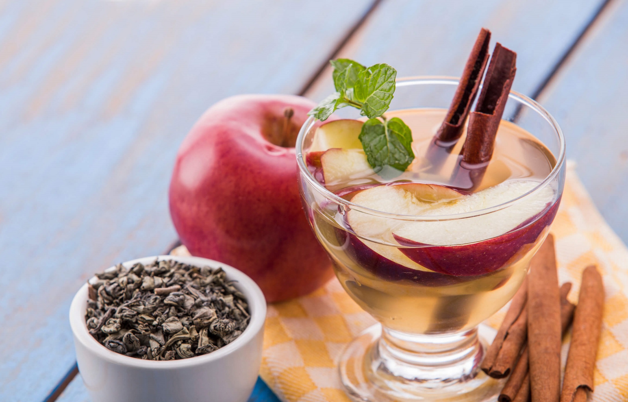 دتاکس واتر - دتاکس واتر سیب و دارچین