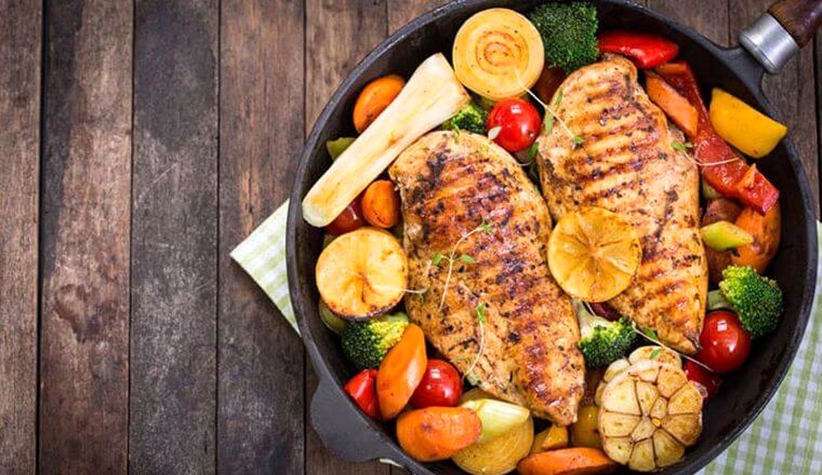 سالاد کلم - غذای رژیمی با مرغ