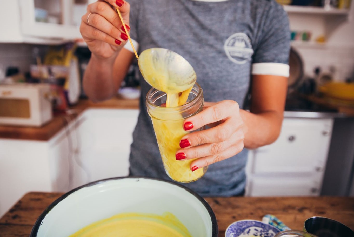 درمان زانو درد با آب زردچوبه - درمان زانو درد با زردچوبه