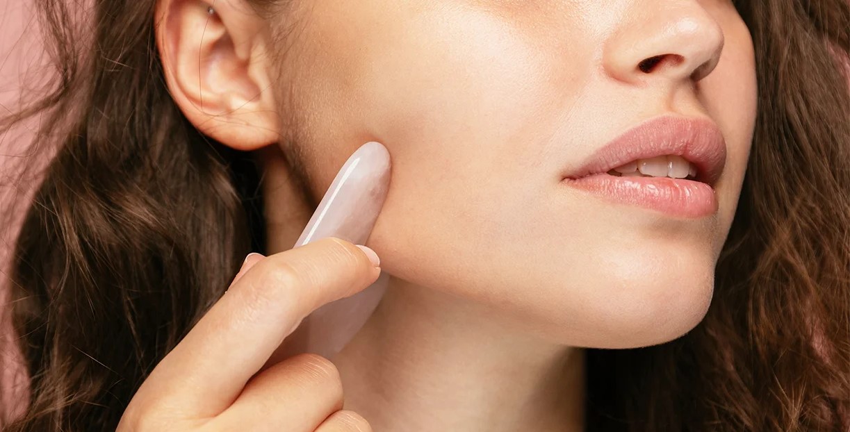 ماساژ صورت - فیشیال صورت در خانه