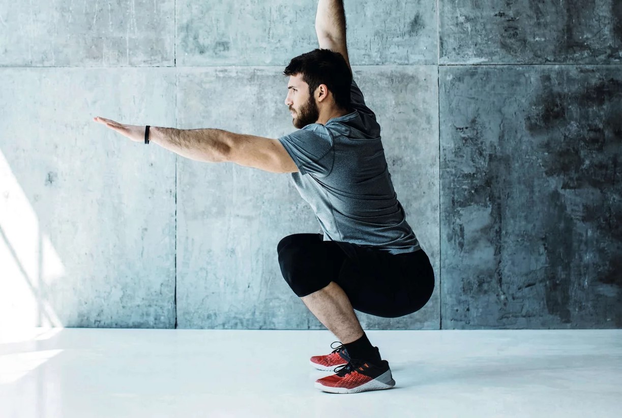 اسکوات با وزنه - حرکت اسکوات در خانه