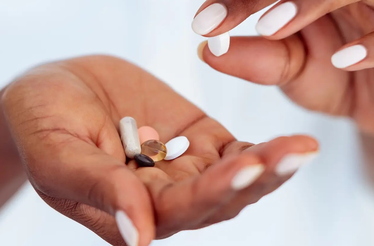 قرص ریزش مو زنان - بهترین قرص ویتامین برای ریزش مو