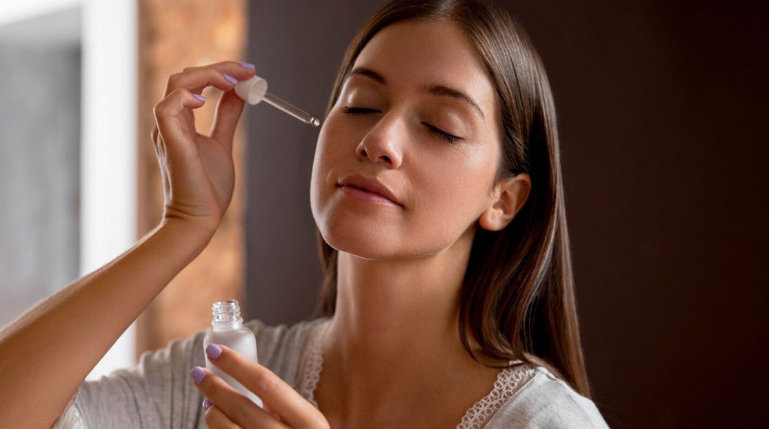 نحوه استفاده از سرم ویتامین شی - بهترین سرم ویتامین سی برای لک