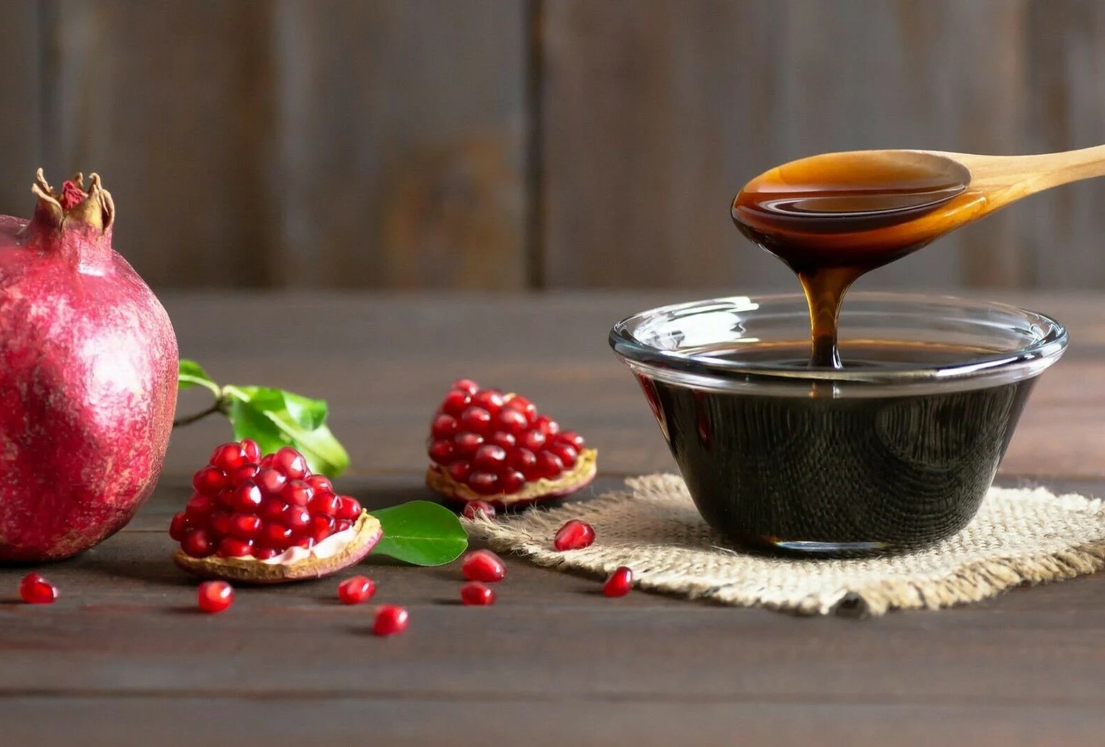 خواص رب انار برای یبوست