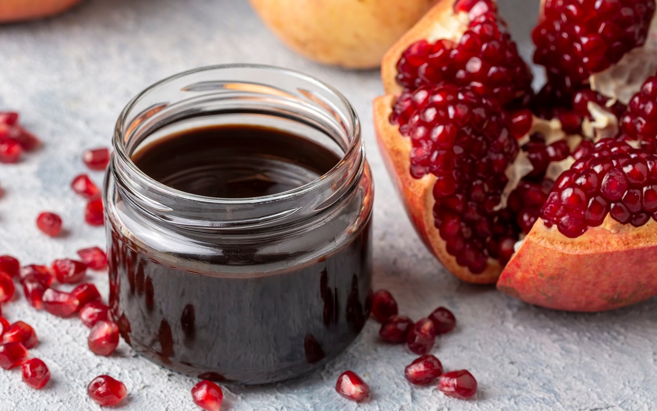 خواص رب انار برای پوست