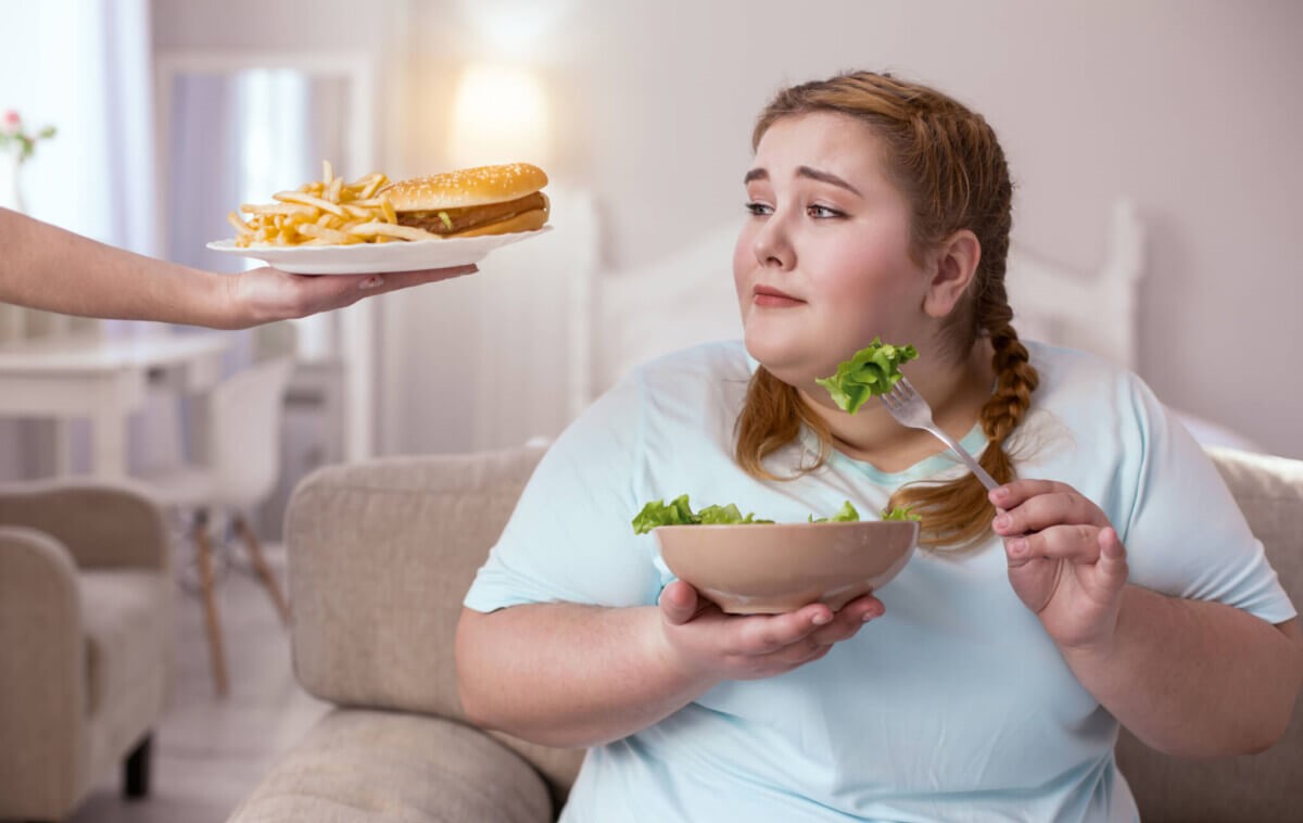 چاقی شکمی - علت چاقی بدون پرخوری