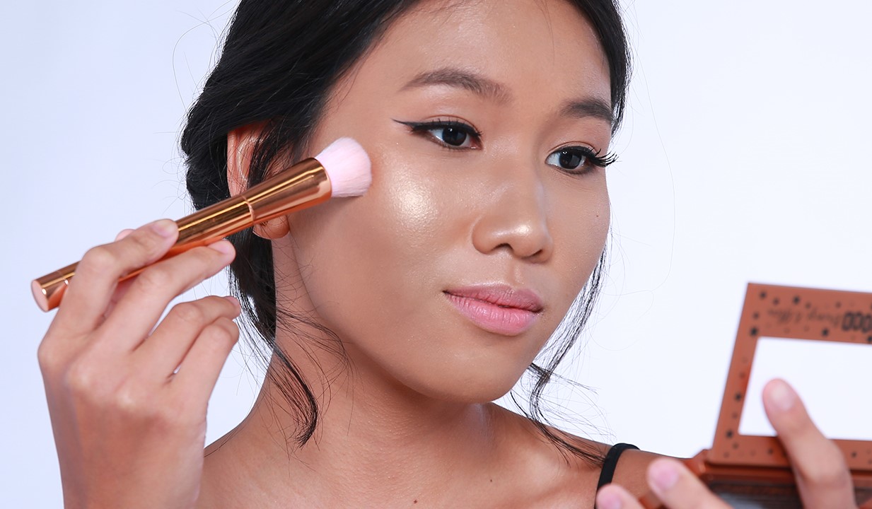 نحوه زدن هایلایتر پودری - آموزش زدن هایلایتر صورت