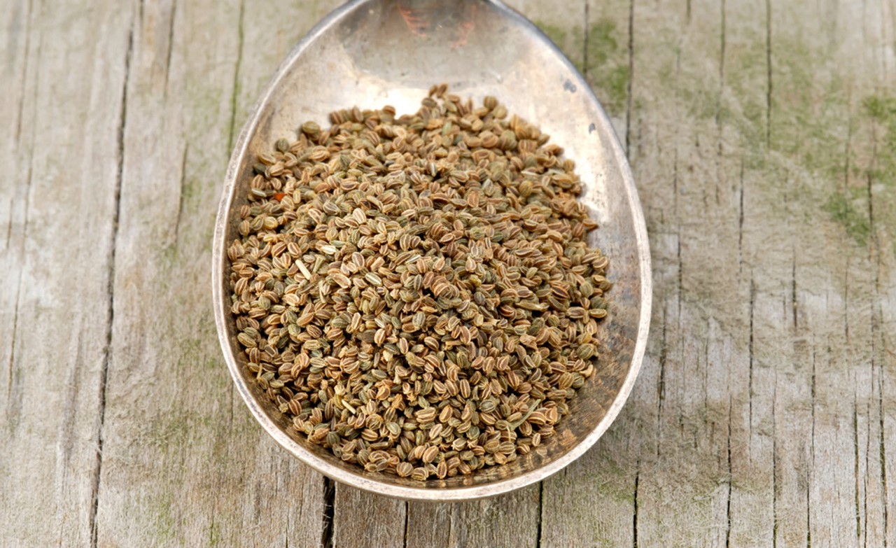 نحوه مصرف تخم کرفس برای لاغری