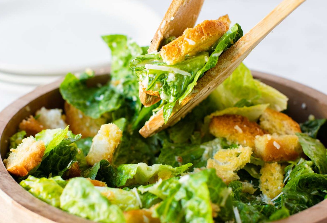 سس رژیمی سالاد سزار - سالاد سزار رژیمی