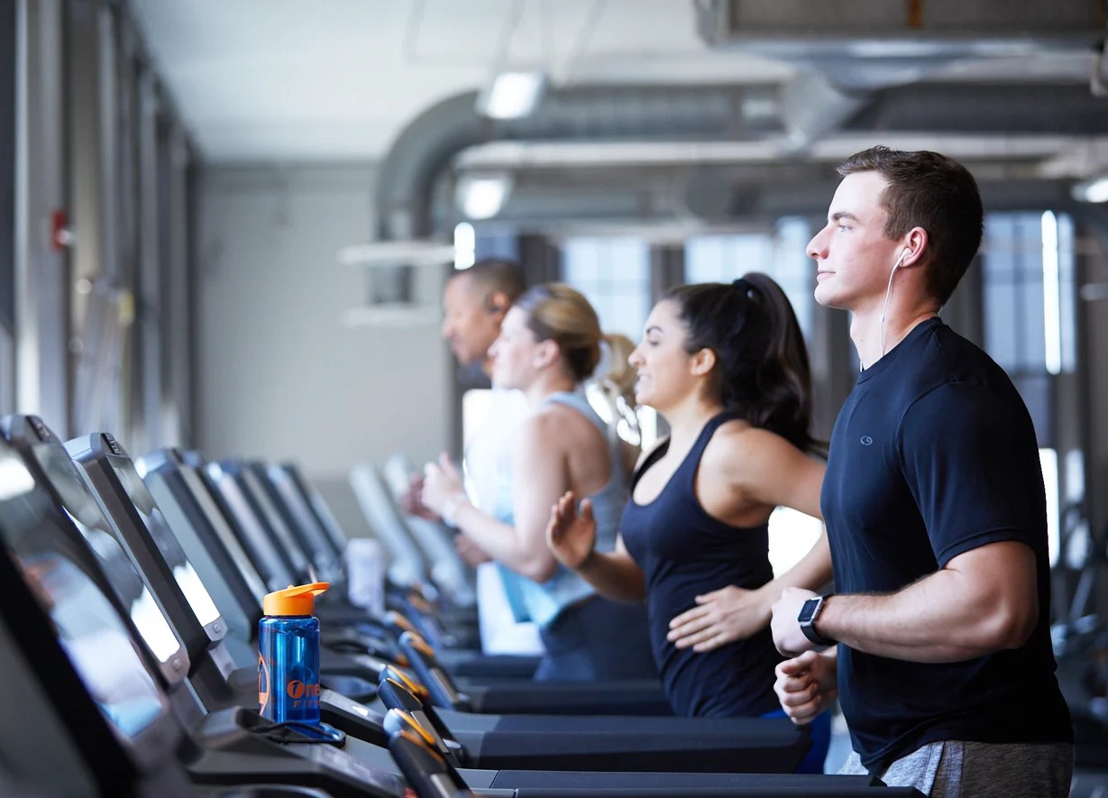 تردمیل - ورزش های هوازی برای لاغری در باشگاه