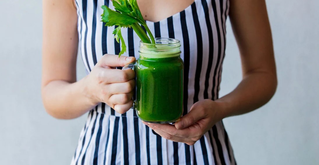 نوشیدنی چربی سوز - آب کرفس ناشتا برای لاغری