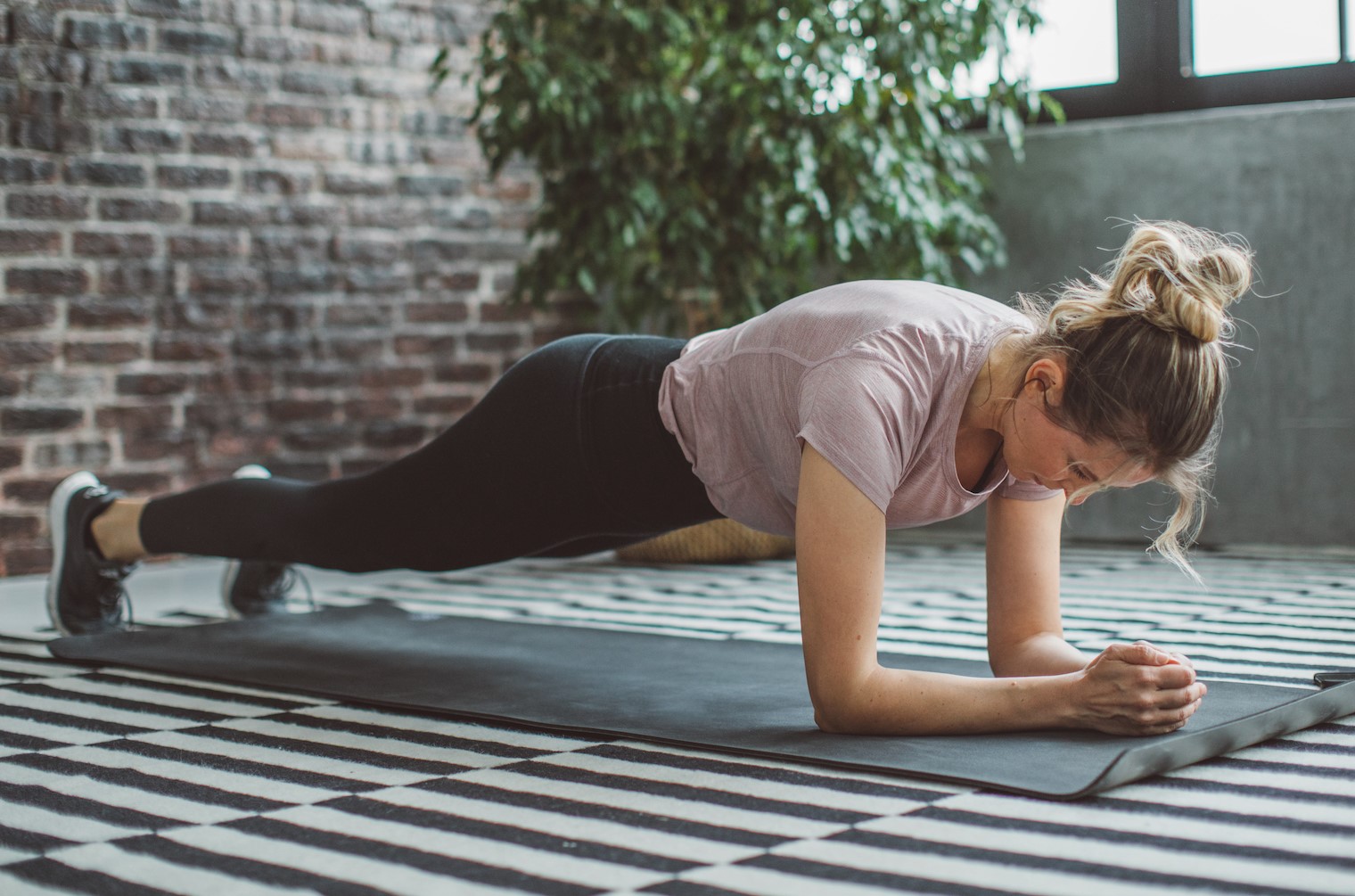 پلانک - ورزش هوازی در خانه برای لاغری شکم