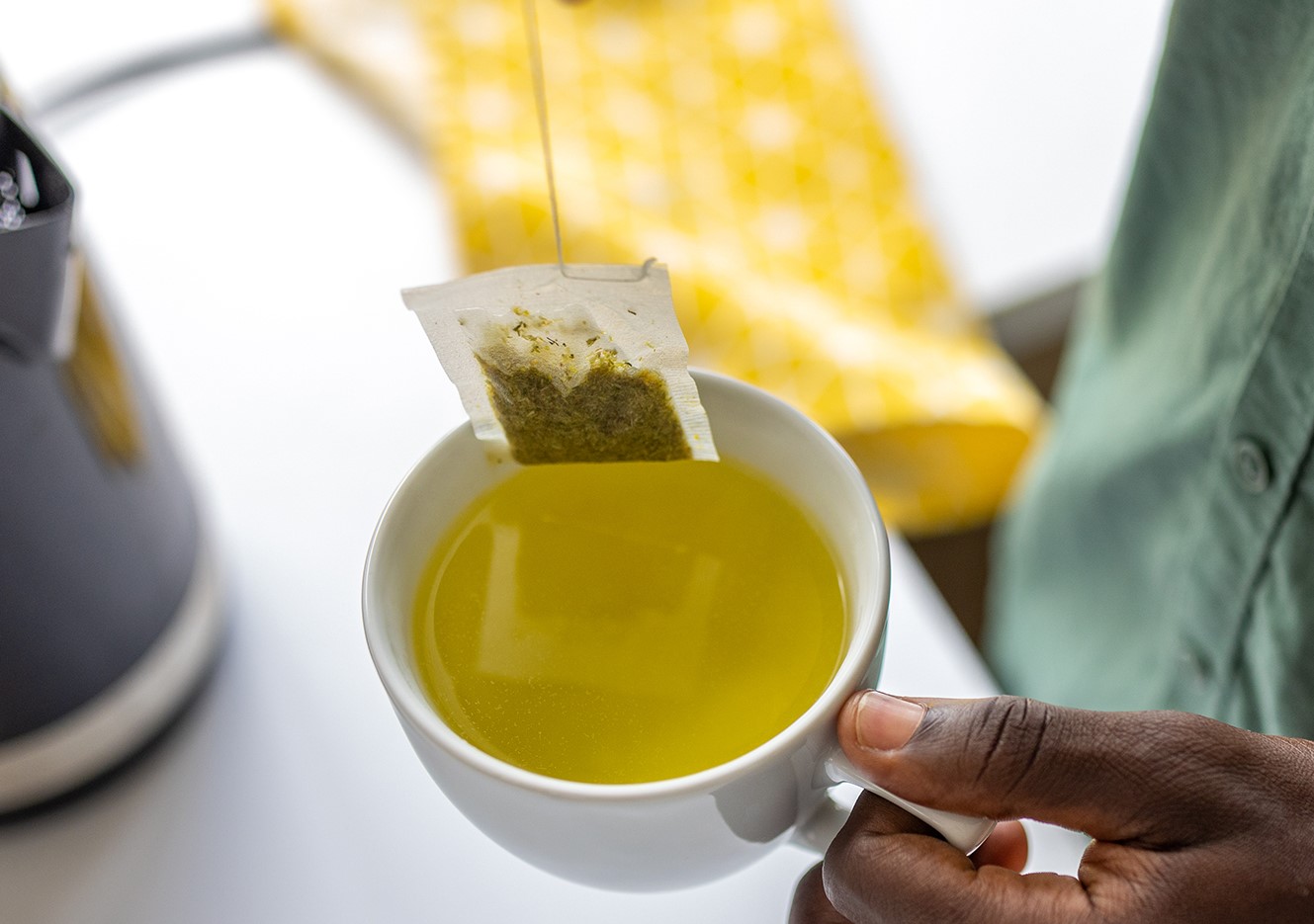 دمنوش بومادران - بهترین دمنوش برای نفخ شکم