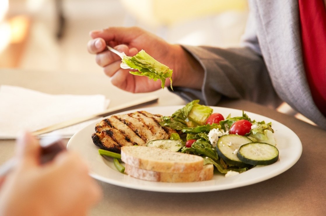 غذای پروتئینی - تغذیه بعد از تمرین بدنسازی بانوان