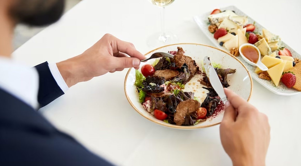 شام نونی - بهترین زمان خوردن شام برای لاغری