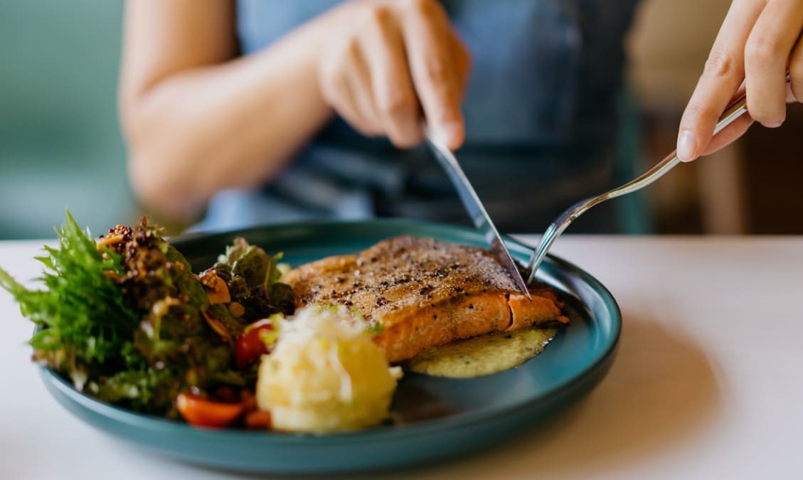 بهترین زمان شام خوردن - بهترین زمان خوردن شام برای لاغری