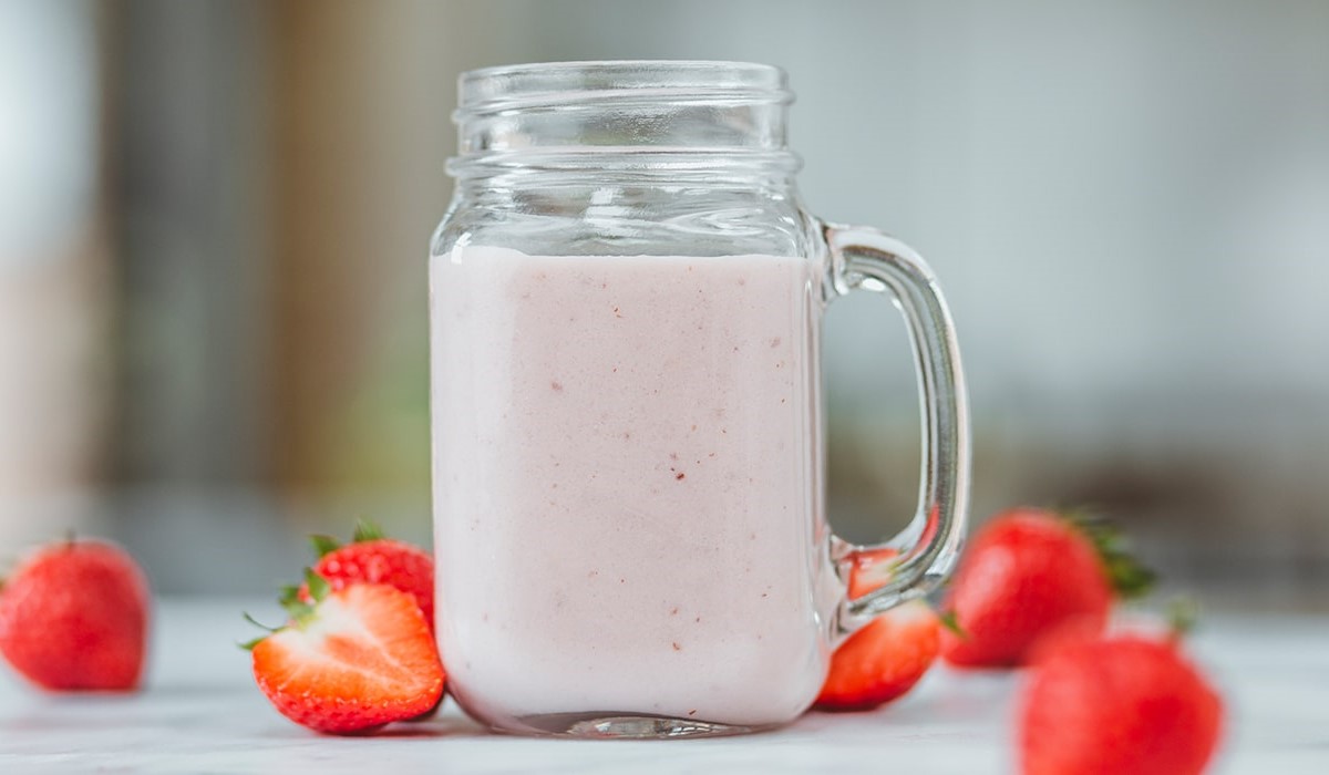 طرز تهیه شیک پروتئین با میوه