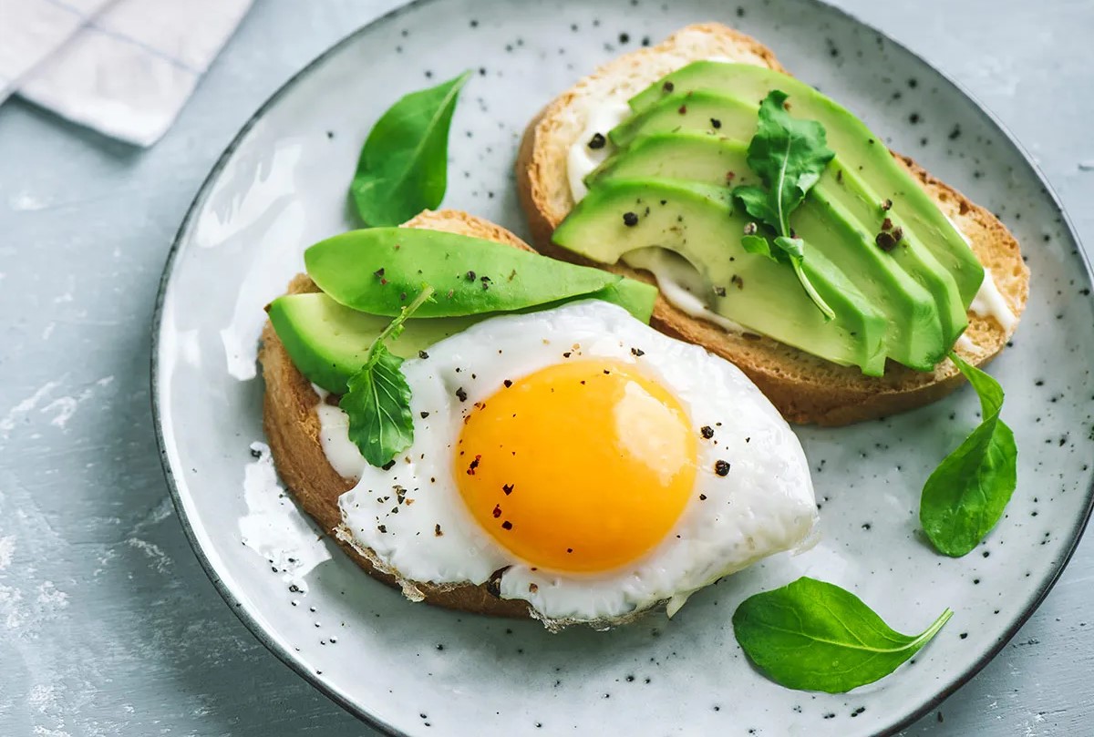 تخم مرغ و آووکادو - بهترین ناهار برای لاغری شکم