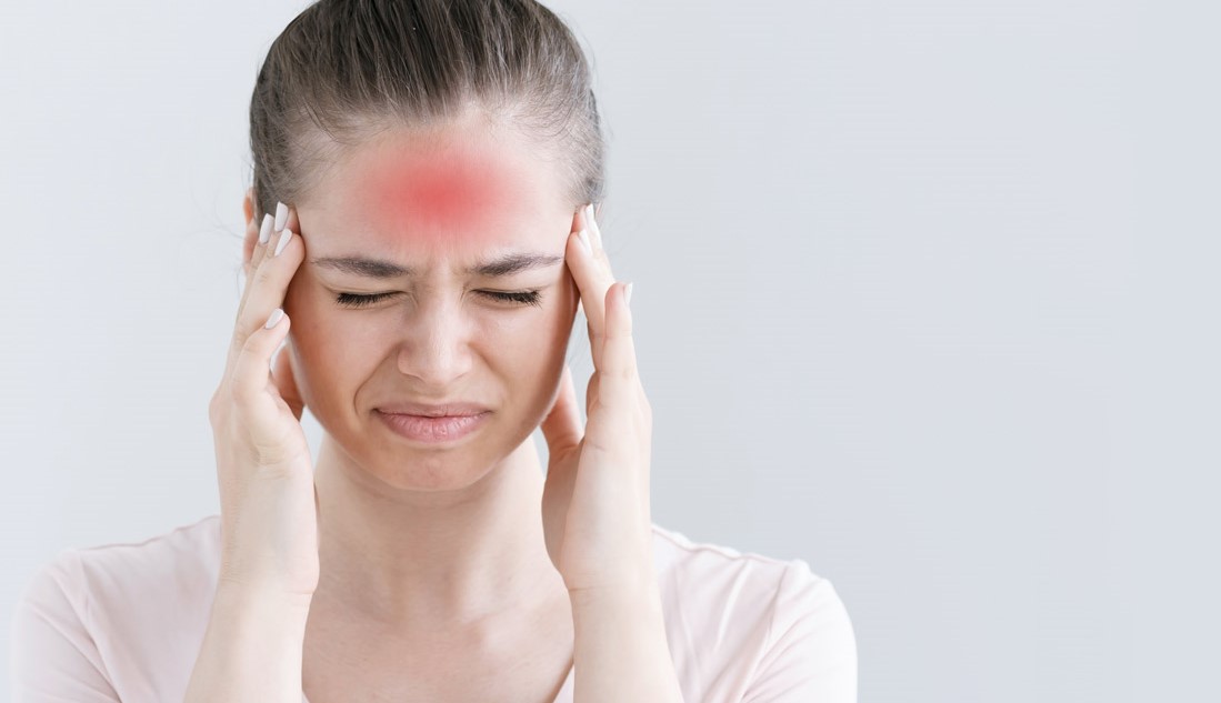 سر درد شدید - علت سردرد در ماه رمضان