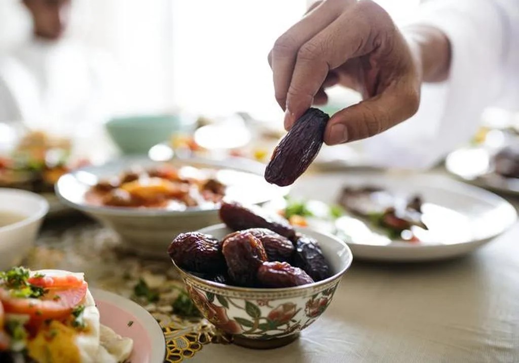 عوارض روزه گرفتن - روزه گرفتن