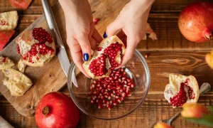 روش تهیه و نشستن در جوشانده پوست انار