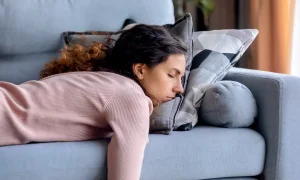 پرهیز از خوابیدن روی صورت یا پهلو