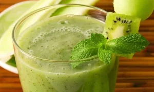 آب کیوی نوشیدنی زمستانه برای لاغری