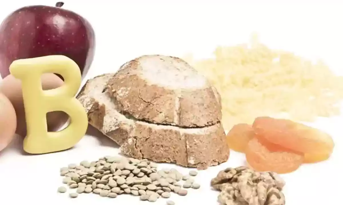 ویتامین های گروه B بخصوص B12 برای رفع چروک دور چشم