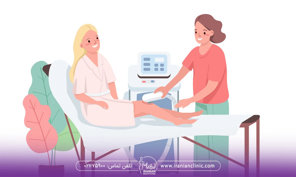 پزشکی که موهای پای زن را لیزر می کند