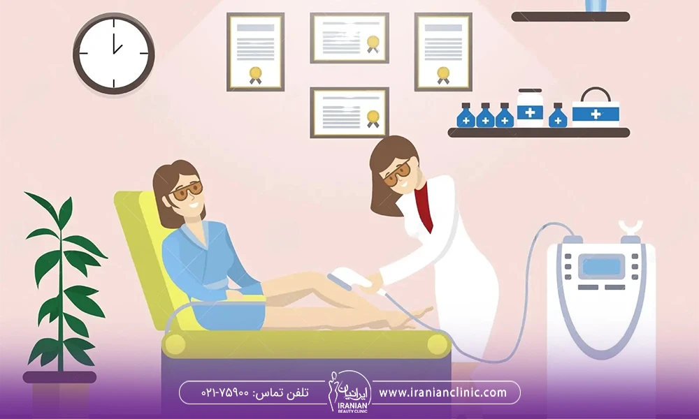 اپراتور دستگاه لیزر در حال لیزر بدن زن - لیزر موهای زائد