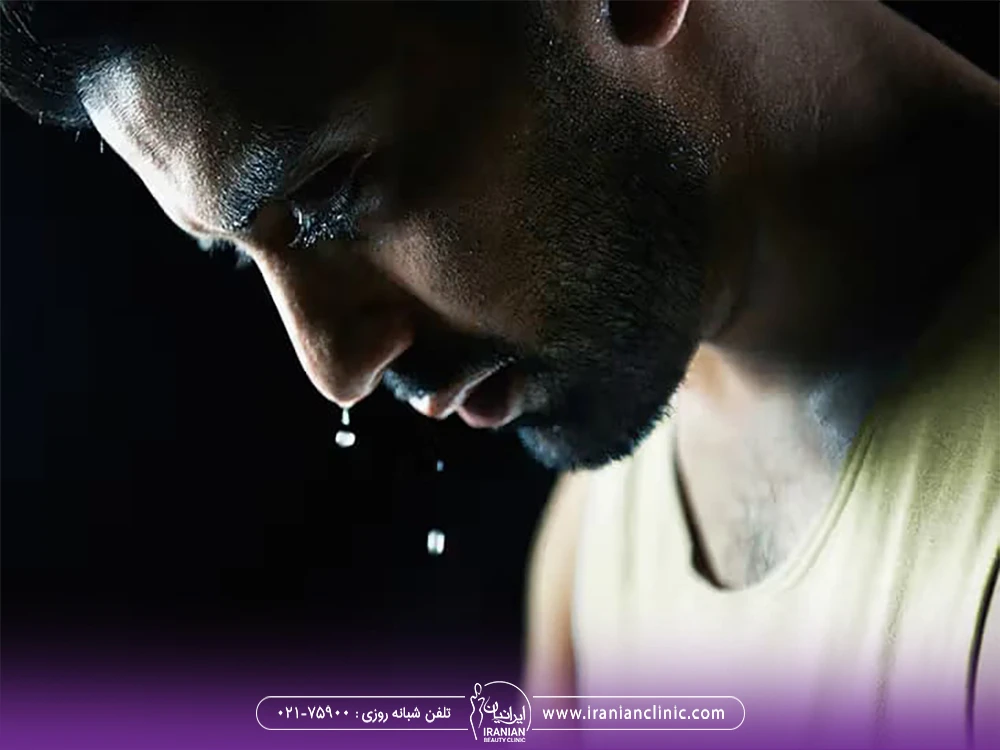 مردی که عرق می کند و چربی های خود را می سوزاند - لاغری