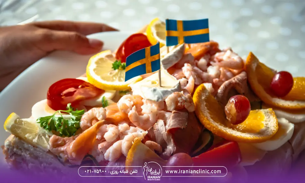 غذای داخل بشقاب که بر روی آنها پرچم سوئد قرار گرفته - رژیم لاغری