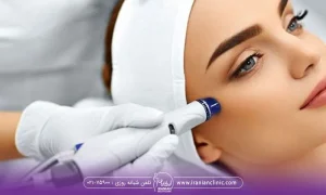 خانم جوانی که توسط پزشک لیفت صورت انجام میدهد