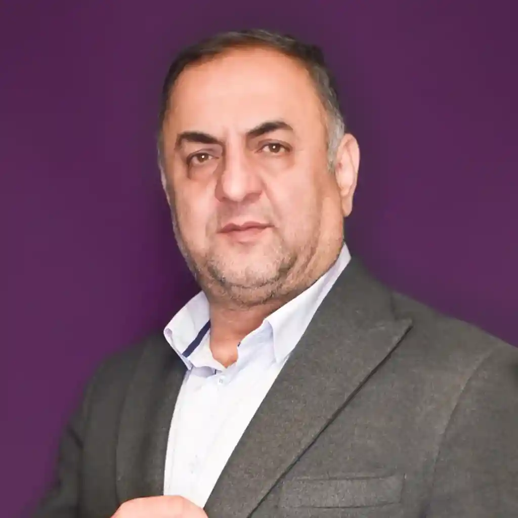 دکتر محمدنادر پورمند پزشک کلینیک زیبایی ایرانیان