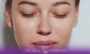 دختر جوان با پوست مرطوب - آبرسانی پوست