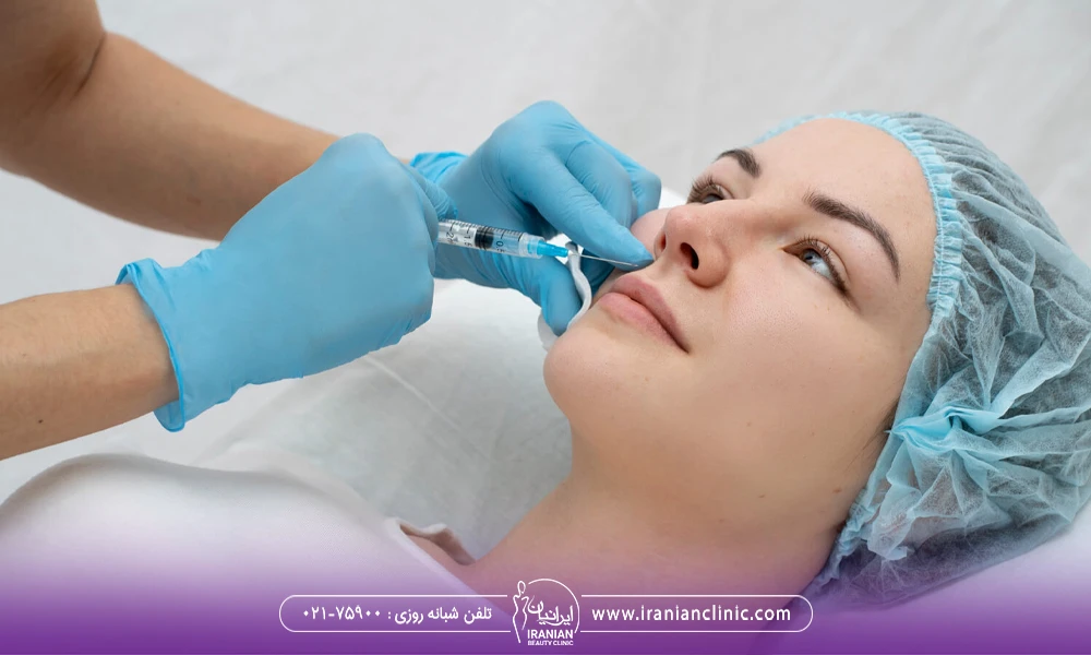 پزشکی که به صورت زن جوان پروفایلو تزریق می کند - مراقبت های بعد از تزریق پروفایلو