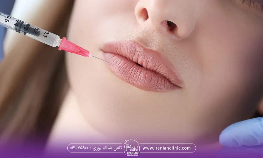 فردی که به پزشک مراجعه کرده برای تزریق ژل لب