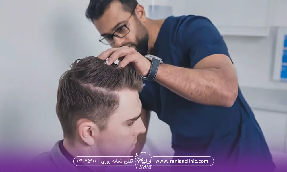 یک آقا برای کاشت مو به پزشک مراجعه کرده است