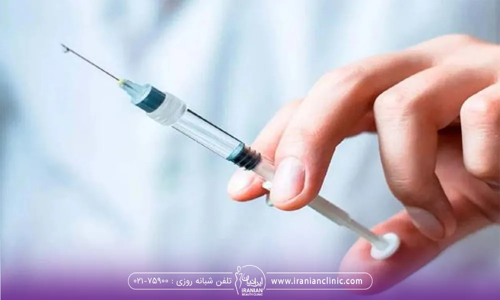 فردی که آمپول لاغری دستش است