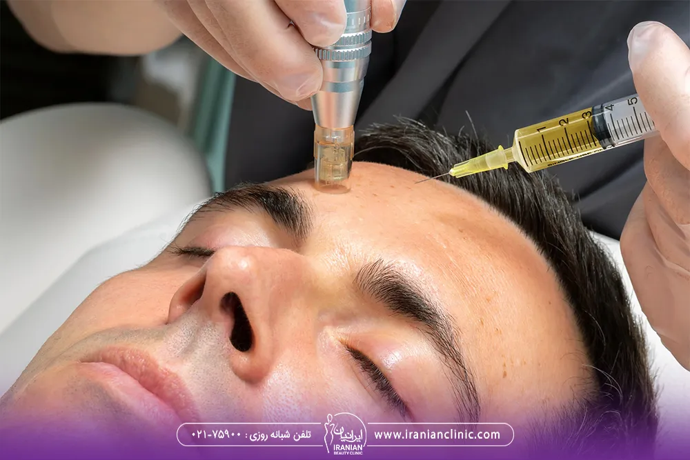مردی که با چشمان بسته دراز کشیده است و پیشانی او توسط پزشک پی آر پی می شود