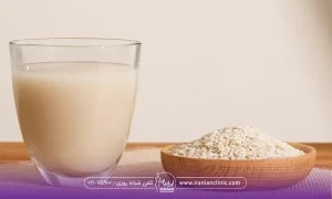 یک ظرف برنج و یک لیوان آب برنج در کنار ظرف - آب برنج برای پوست صورت