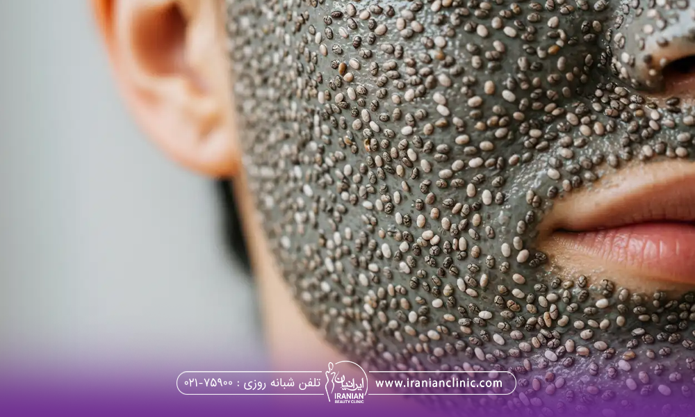 فردی که ماسک دانه چیا را روی صورت خود گذاشته است - دانه چیا برای چاقی صورت
