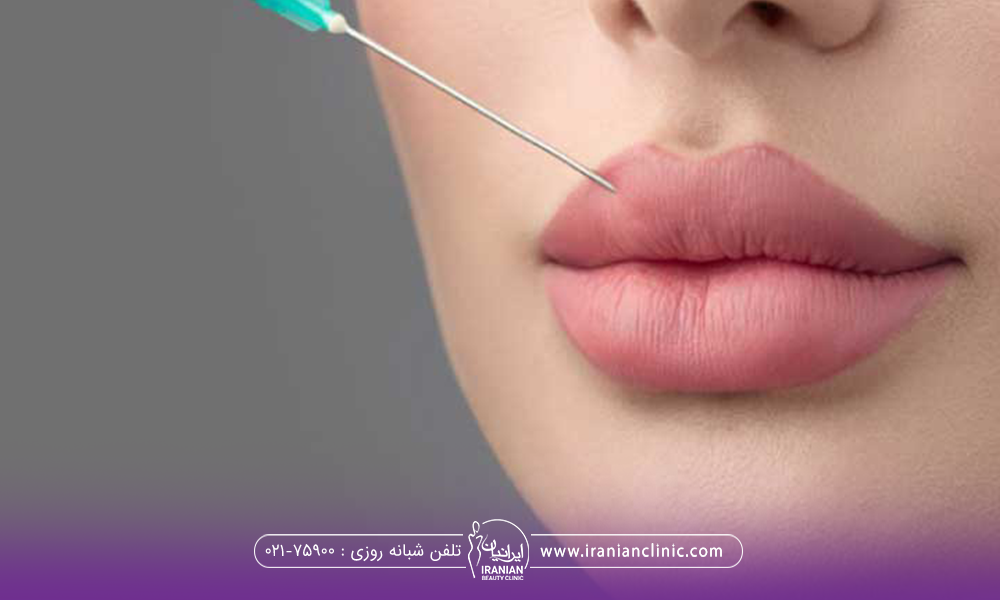 لب های دختری که در لب بالای او یک سرنگ فرو رفته است