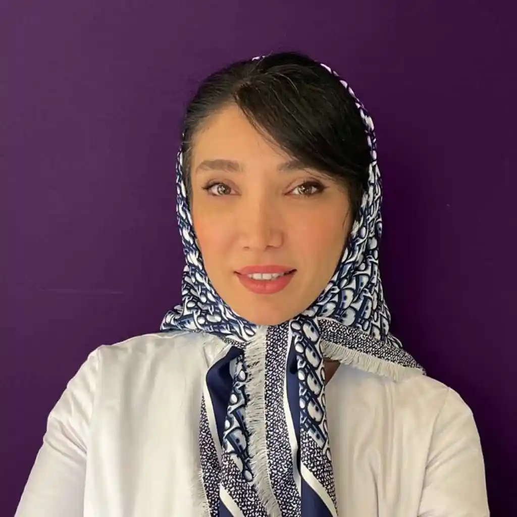 دکتر پونه یزدانی پزشک کلینیک زیبایی ایرانیان